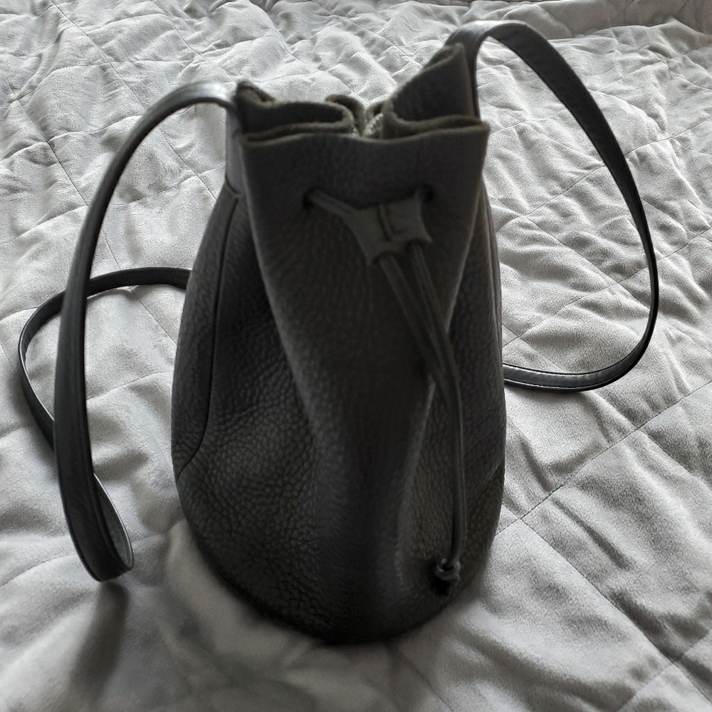 BAGGU black bucket bag